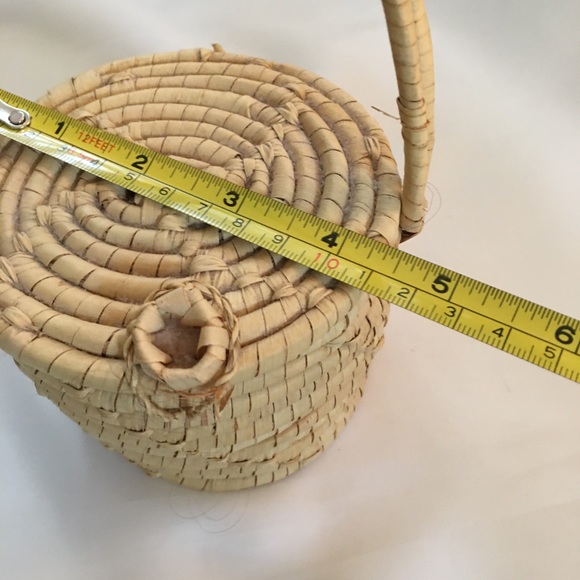 Vintage Wicker Basket with Attached Lid - Picture 6 of 10